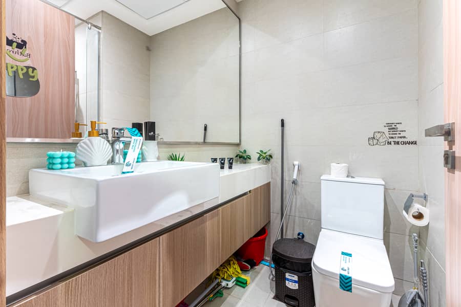 16 Washroom 1. jpg