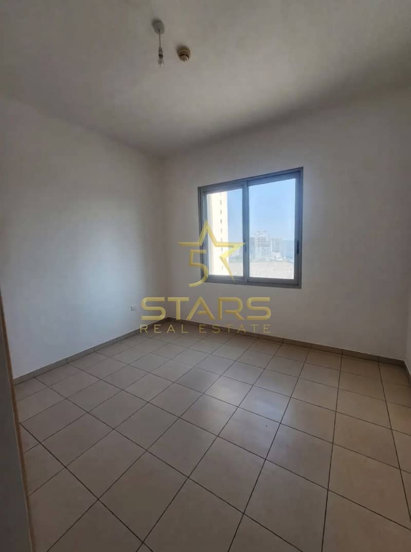 3 oakwood residence bedroom-ezremove. png