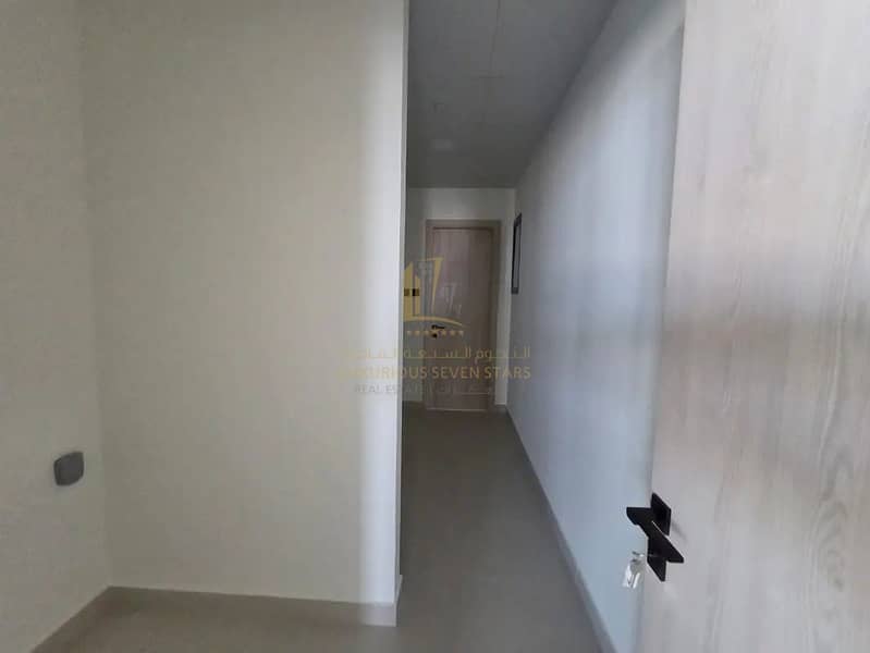 19 814012952-1066x800. webp