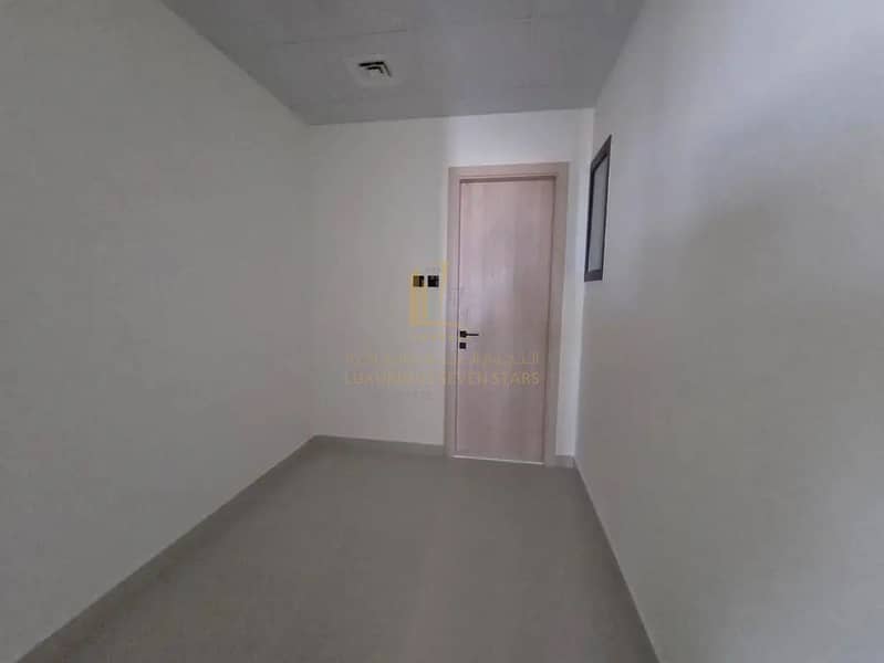 25 814012949-1066x800. webp