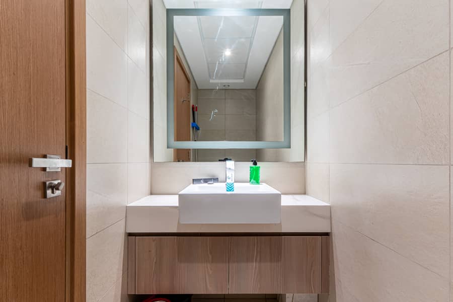 21 Washroom 1.1. jpg