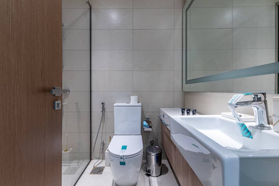 22 Washroom 2.1. jpg