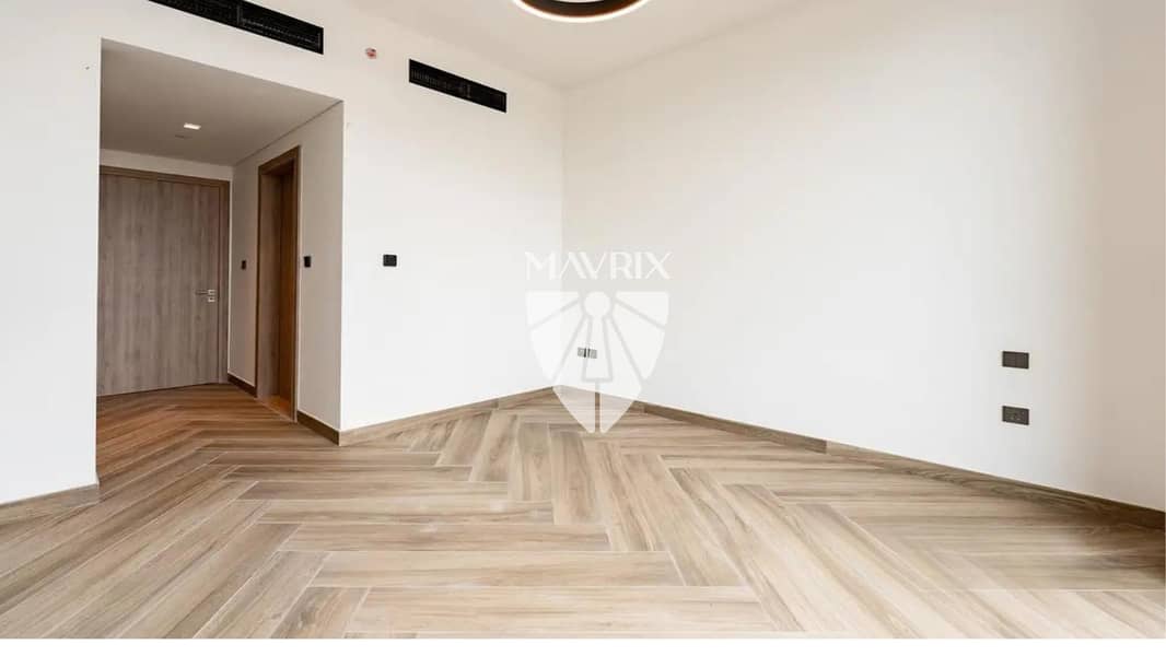 9 Image 9