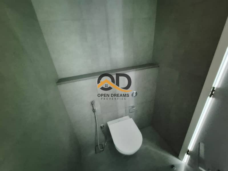 24 28008. jpg