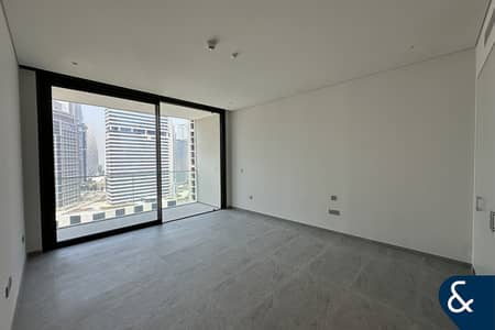Studio for Rent in Business Bay, Dubai - Luxury Finish | Canal View | Available Now