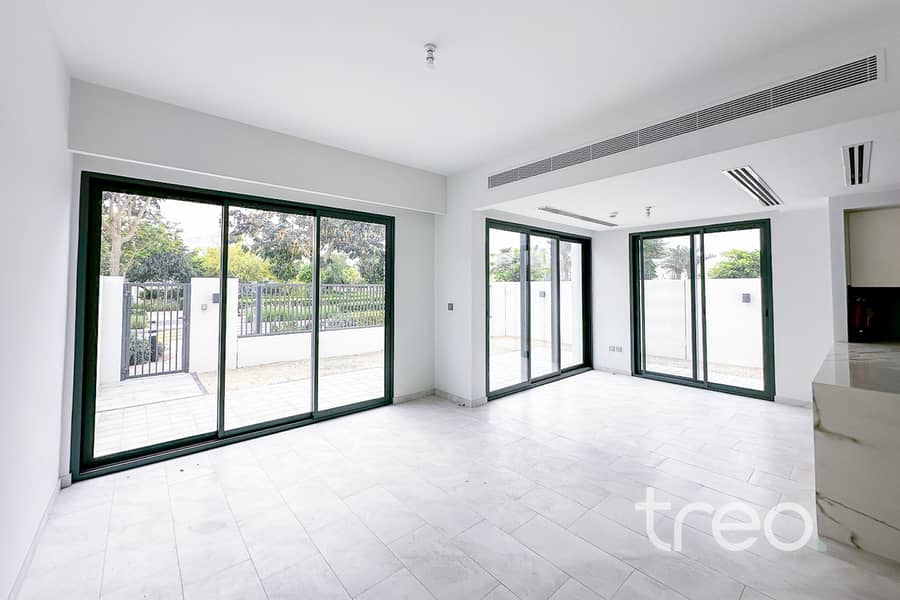 2 Living Area. jpg