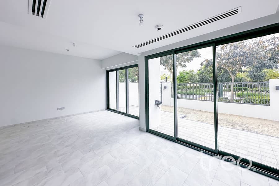 3 Living Area 2. jpg