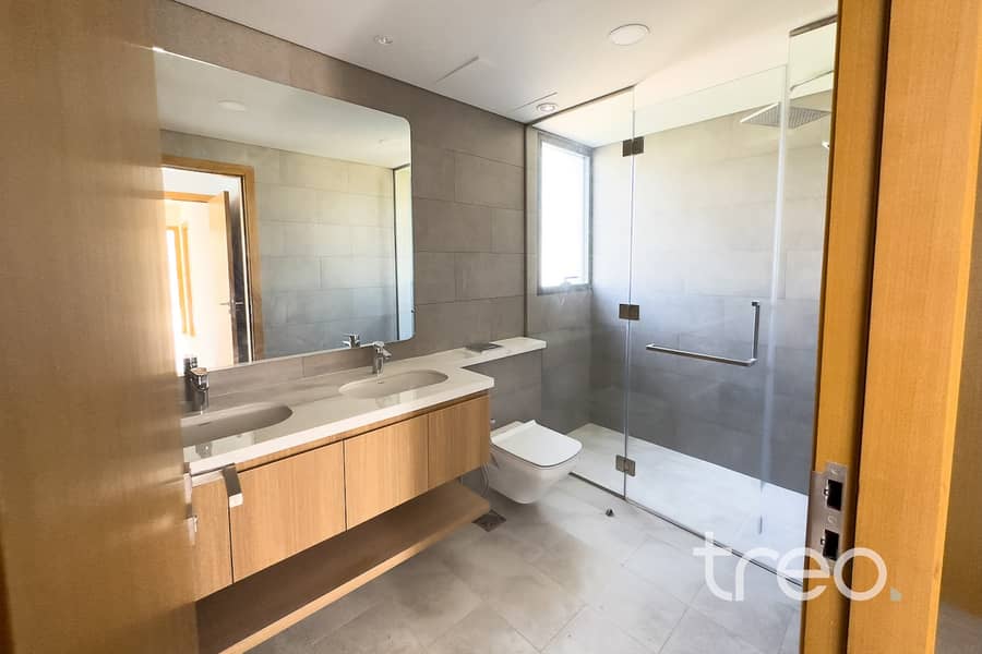 9 Master Ensuite . jpg