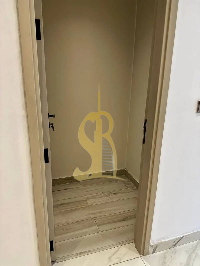 12 room. jpg