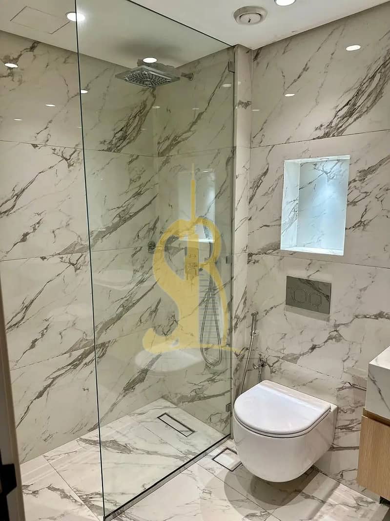 14 washroom. jpg