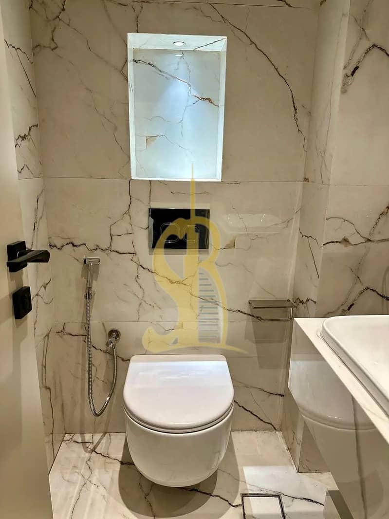 16 washroom2. jpg