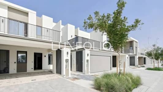 3 habitaciones Townhouse para en Alquiler en Tilal Al Ghaf, Dubai - Casa adosada en Tilal Al Ghaf,Aura Gardens, 3 dormitorios, 239999 AED - 16284509 3 habitaciones Townhouse para en Alquiler en Tilal Al Ghaf, Dubai - Casa adosada en Tilal Al Ghaf,Aura Gardens, 3 dormitorios, 239999 AED - 16284509