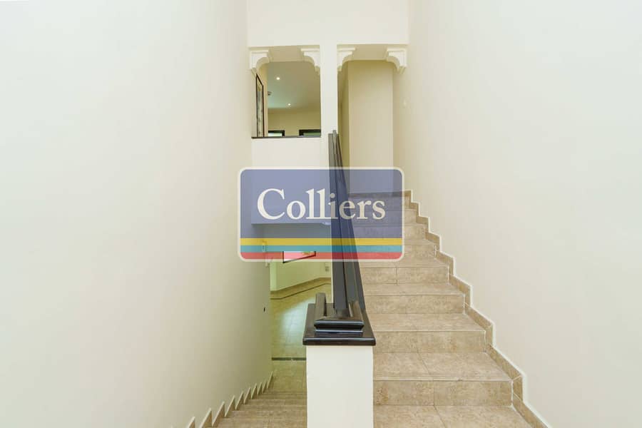17 AOV0-V099 -staircase. jpg