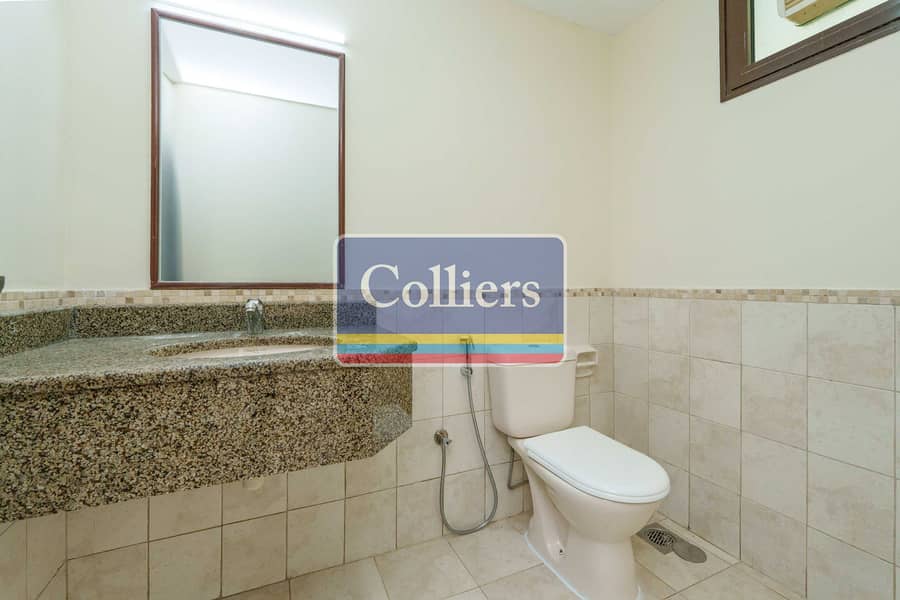 18 AOV0-V099 -washroom 1. jpg