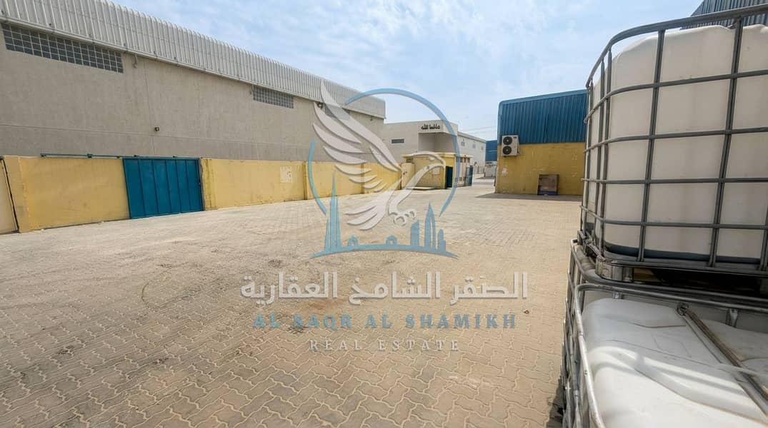 10 ساحة 10,000 قدم في الصناعية 18. jpeg