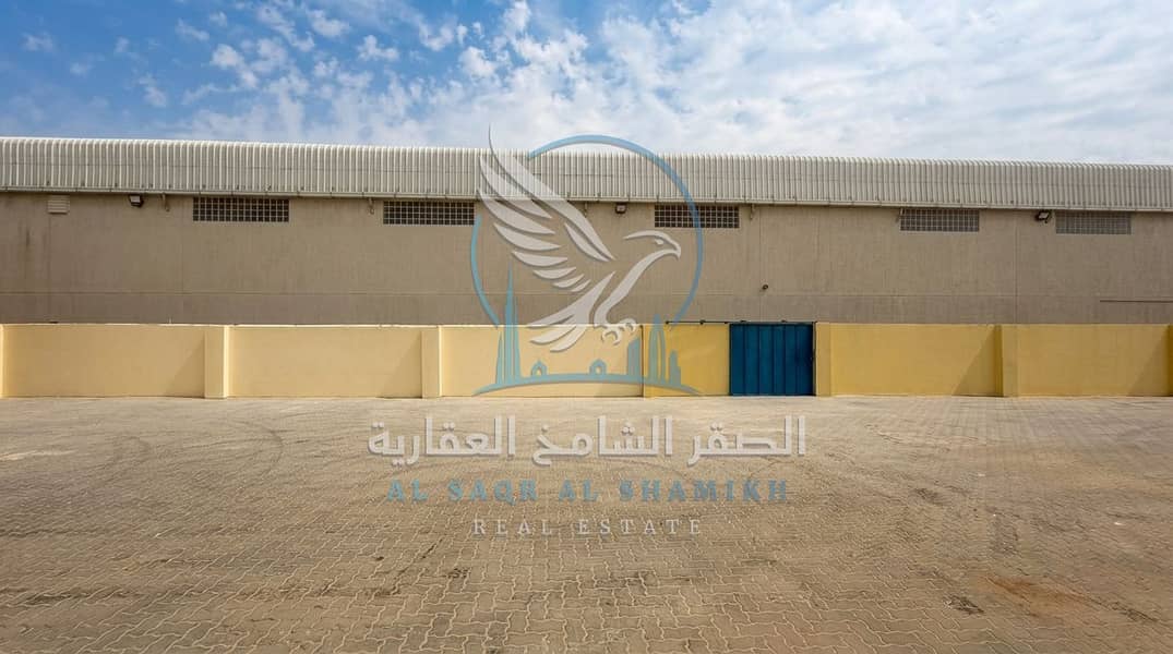 11 ساحة 10,000 قدم للإيجار الشارقة. jpeg