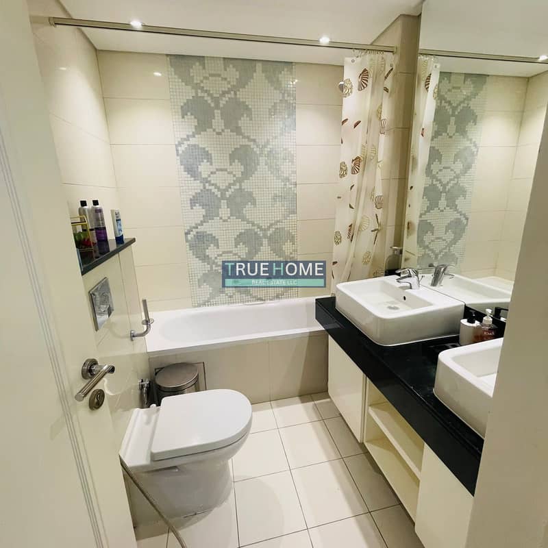 12 Bathroom. jpeg