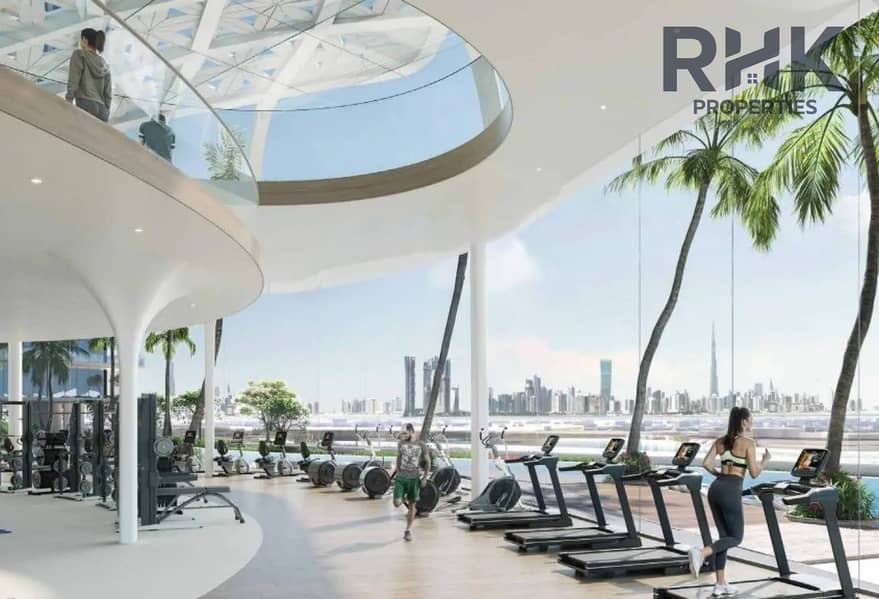 4 Waterfront promenade and jogging track with Burj Khalifa skyline view in Dubai