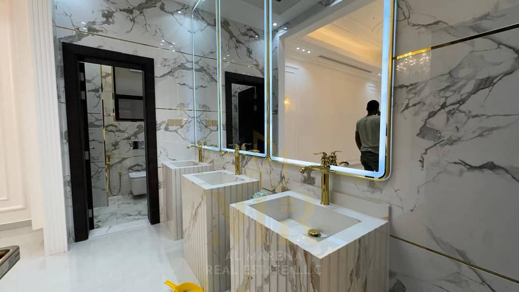42 f0eeb8c8-951d-4d84-ad29-bac2a4dc7aed. jpg