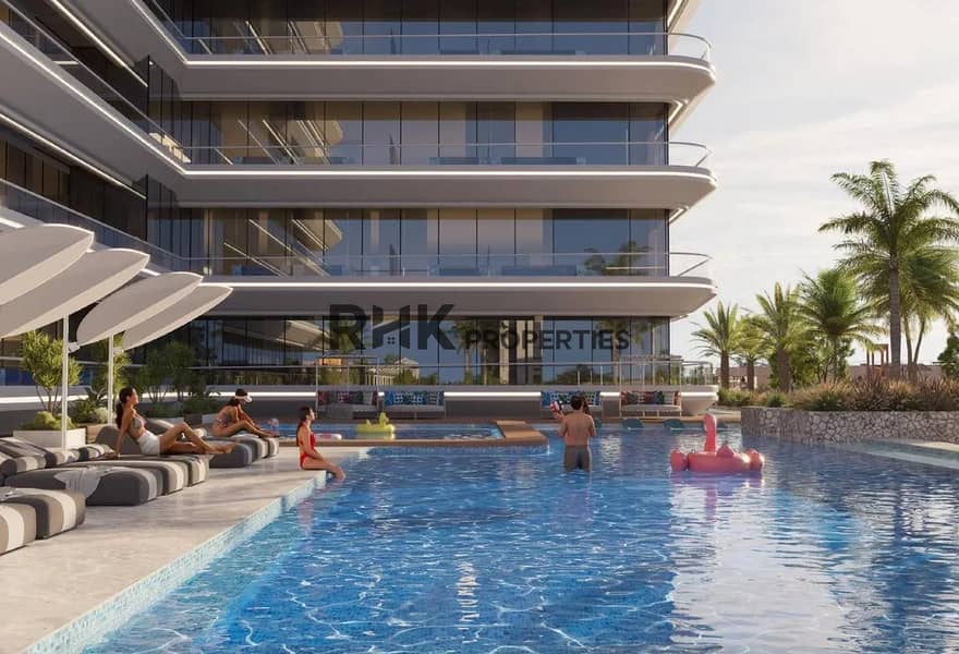4 Resort-style swimming pool with sun loungers and curved balconies at luxury residential development in Dubai