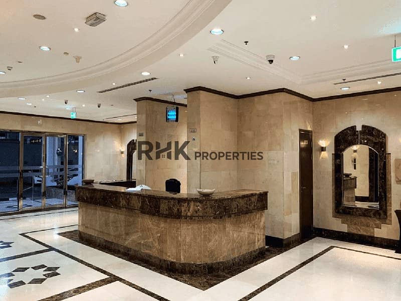 Ontario Tower Business Bay reception desk with marble finish and 24/7 concierge Ontario Tower Business Bay reception desk with marble finish and 24/7 concierge