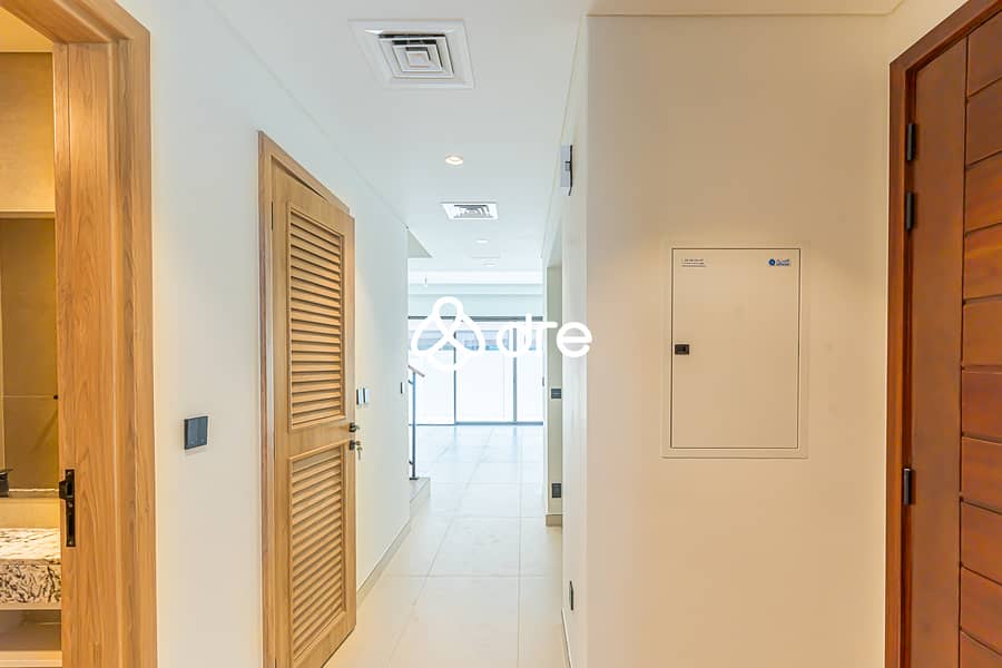 24 DRE03399-Edit. JPG