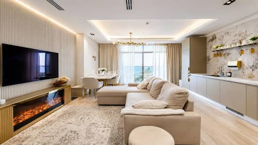 2 Bedroom Apartment for Sale in Palm Jumeirah, Dubai - Fully Upgraded | Sunset View | Well Priced