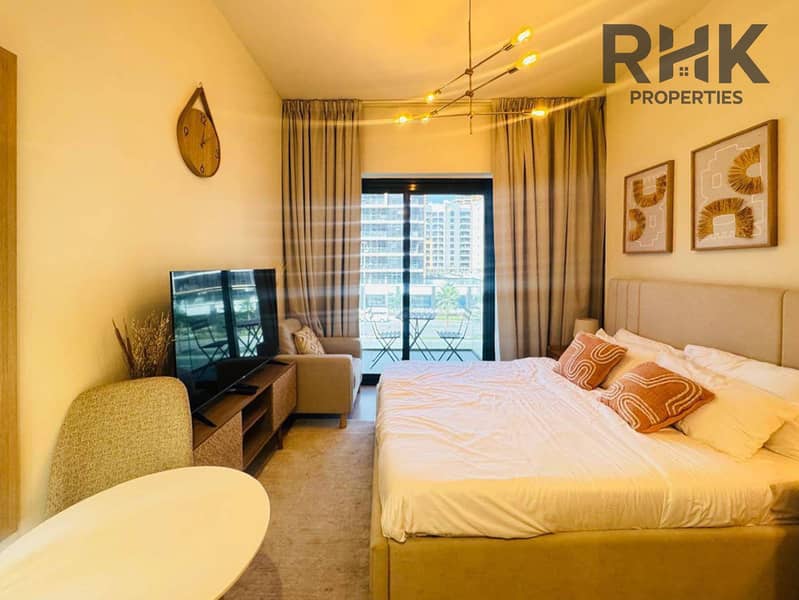Bright furnished studio with balcony access, king bed and lounge area in a Dubai apartment Bright furnished studio with balcony access, king bed and lounge area in a Dubai apartment