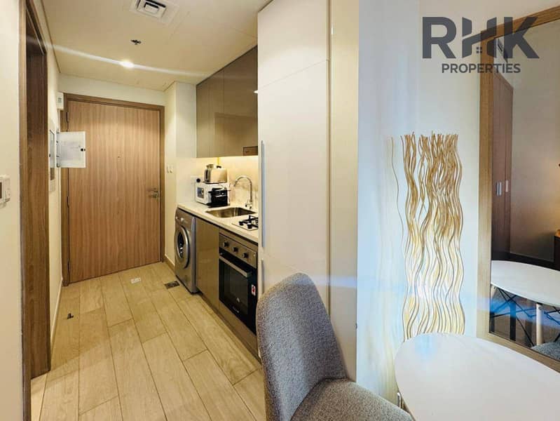 3 Compact fitted kitchen with oven, washer and gas hob in a furnished Dubai studio apartment