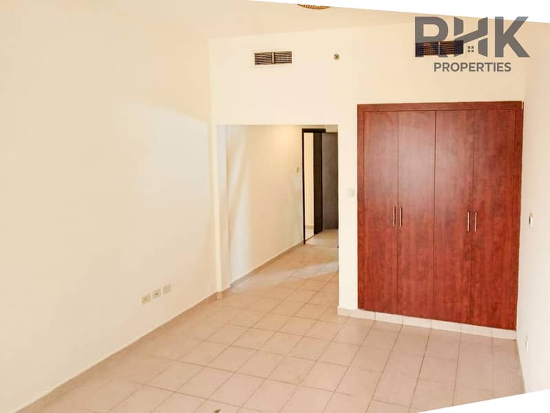 5 Bedroom with fitted wardrobes and hallway access in JLT Dubai residential unit