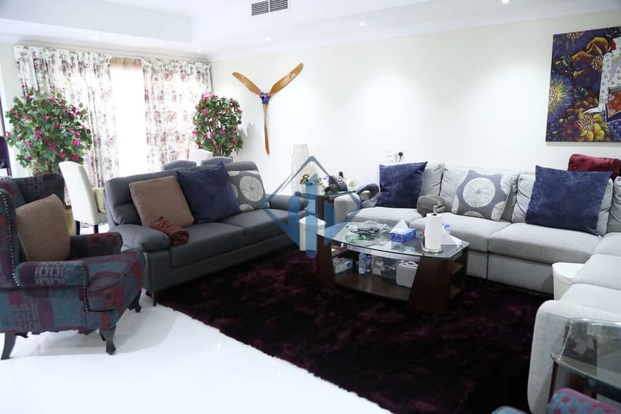 5 05_Living_Room_-_Spacious. jpeg