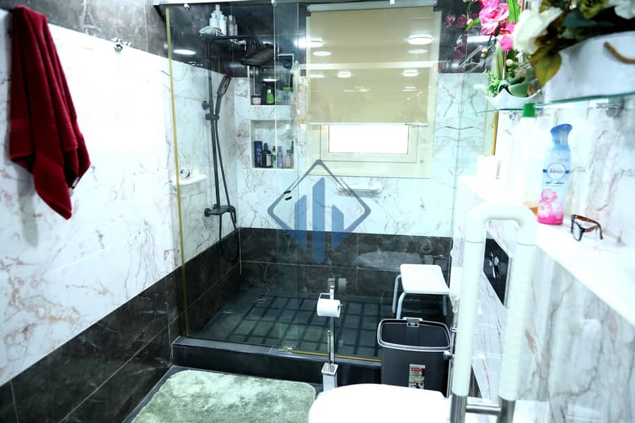20 20_Main_Bathroom. jpeg