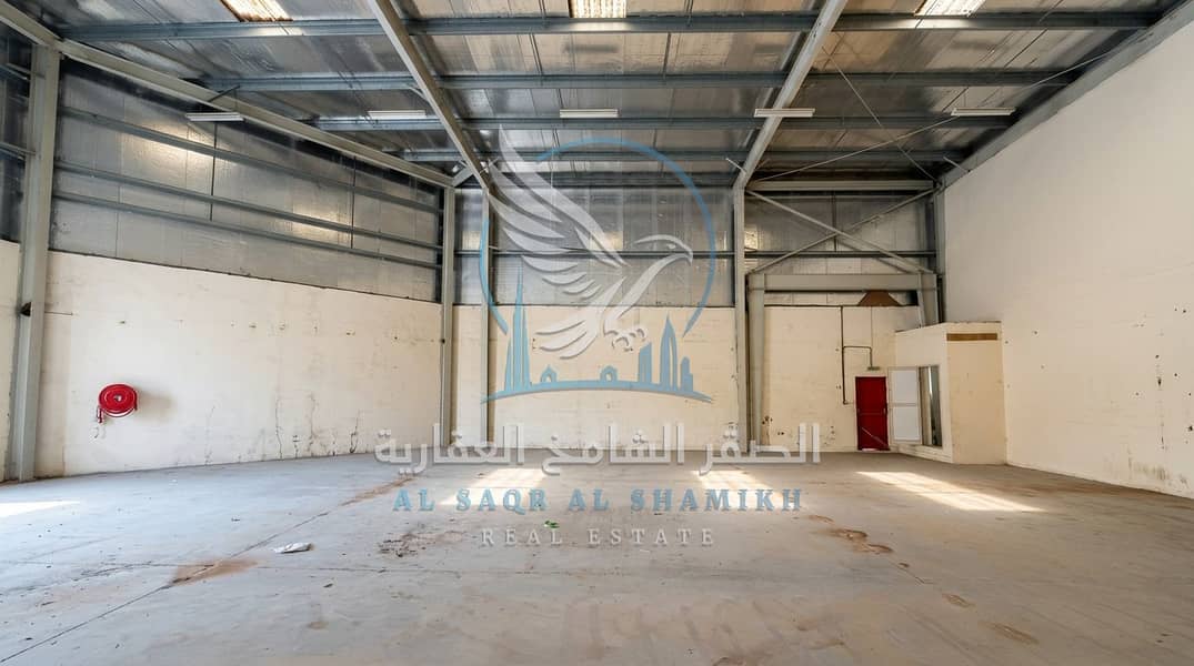 3 مستودع 3200 قدم للإيجار في الصناعية 18 على شارع رئيسي بـ150 ألف5. jpeg
