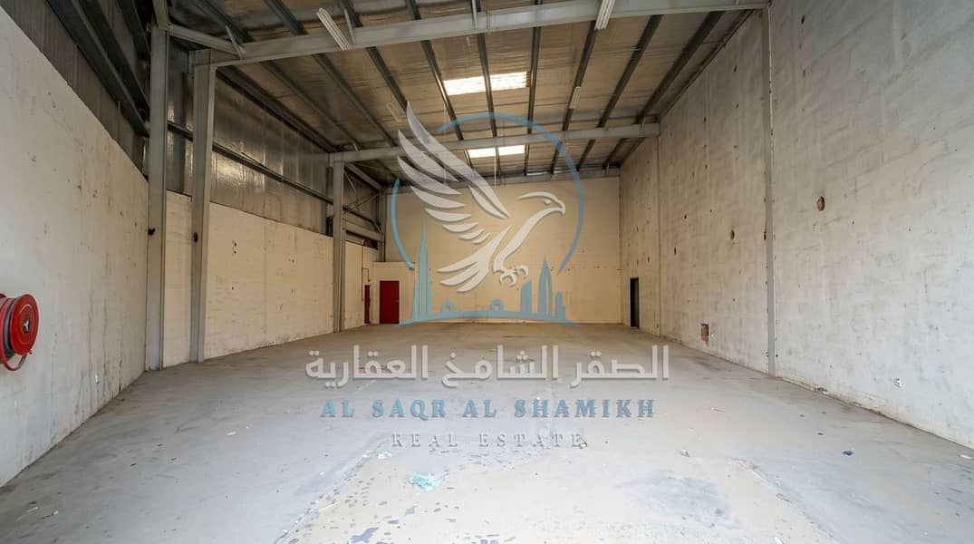 6 مستودع 3200 قدم للإيجار في الصناعية 18 على شارع رئيسي بـ150 ألف9. jpeg