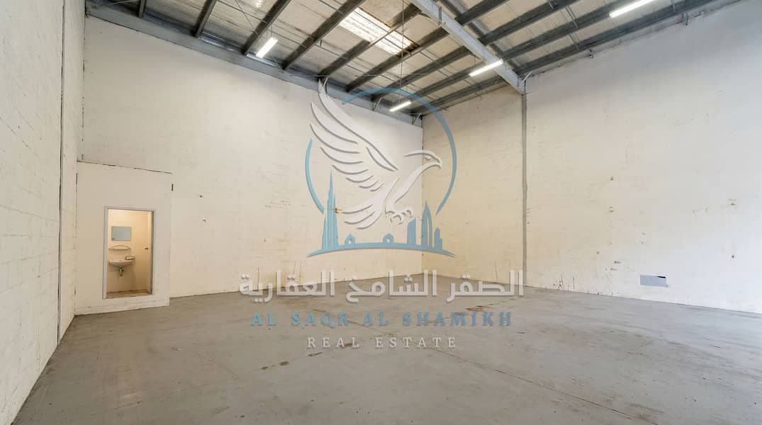 7 مستودع 3200 قدم للإيجار في الصناعية 18 على شارع رئيسي بـ150 ألف10. jpeg