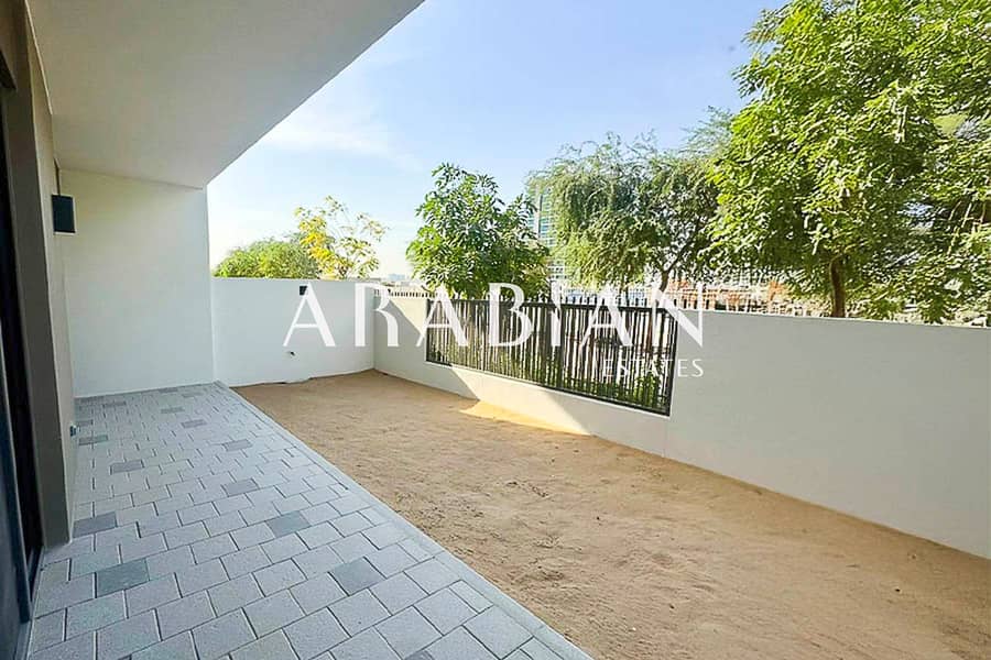 Large Layout | 3 Bedrooms Townhouse | Vacant Now Large Layout | 3 Bedrooms Townhouse | Vacant Now