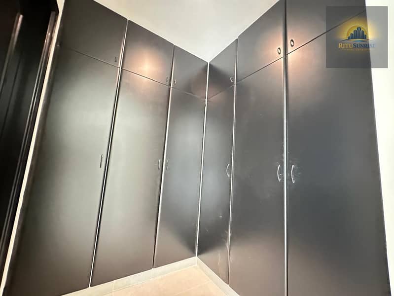 10 ef499c7a-e4e6-45b2-b05b-dcbdf963d858. jpg