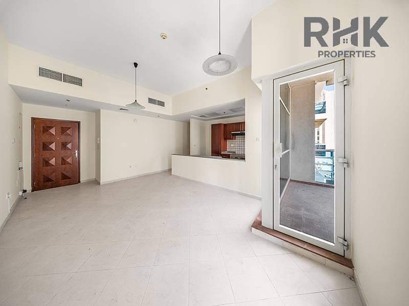 2 Spacious open-plan living and dining area in Dubai Marina apartment