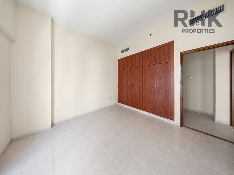 5 Bedroom with built-in wardrobes in Dubai Marina apartment for rent