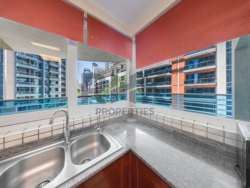 12 Fitted kitchen with double sink and marina view in Dubai Marina apartment