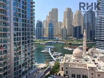 1 Camera Appartamento in affitto a Dubai Marina, Dubai - Dubai Marina yacht berths, mosque and JBR towers seen from apartment balcony