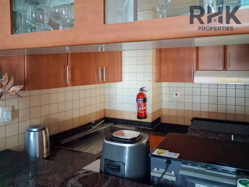 8 Equipped kitchen with double sink, kettle and toaster in furnished Marina apartment