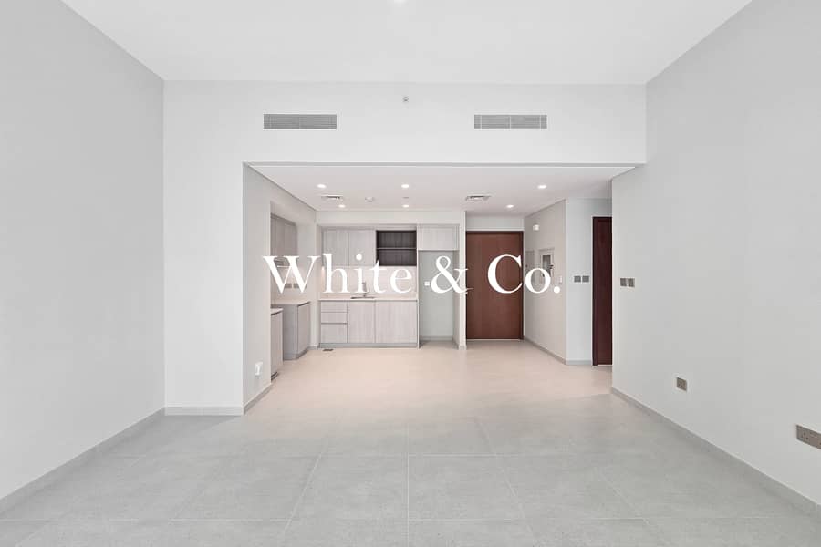 Vacant | Private Beach | Modern Finishes Vacant | Private Beach | Modern Finishes