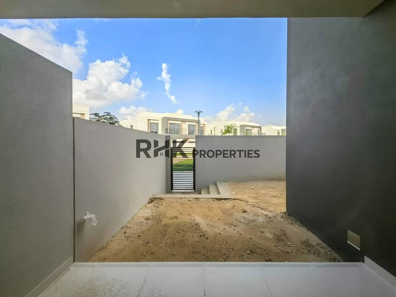 17 Private walled courtyard garden with gate access in newly built Dubai townhouse