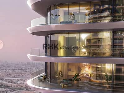1 Slaapkamer Appartement te Koop in Dubai Science Park, Dubai - High-floor luxury apartment balconies with panoramic Dubai skyline at dusk