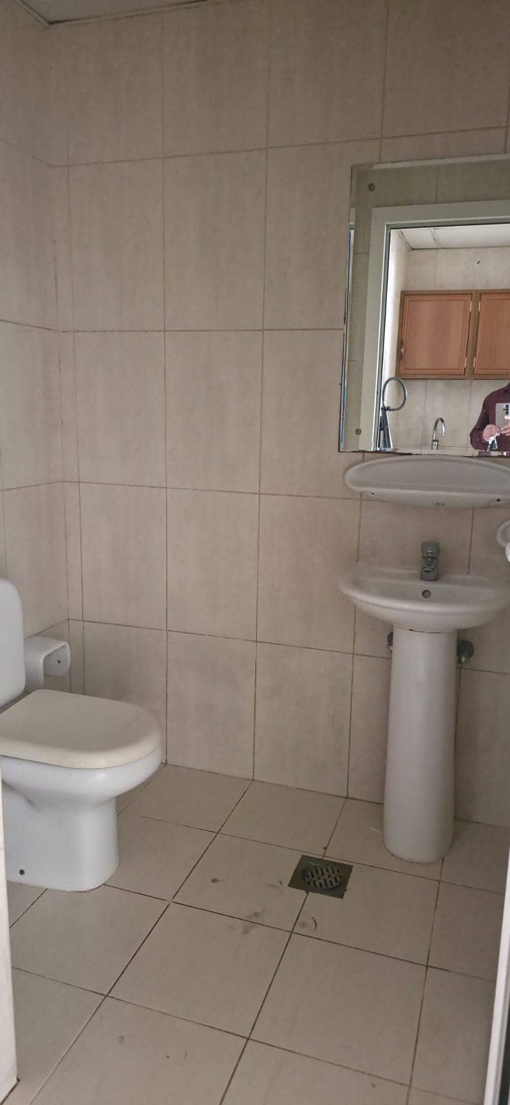 8 Washroom. jpg