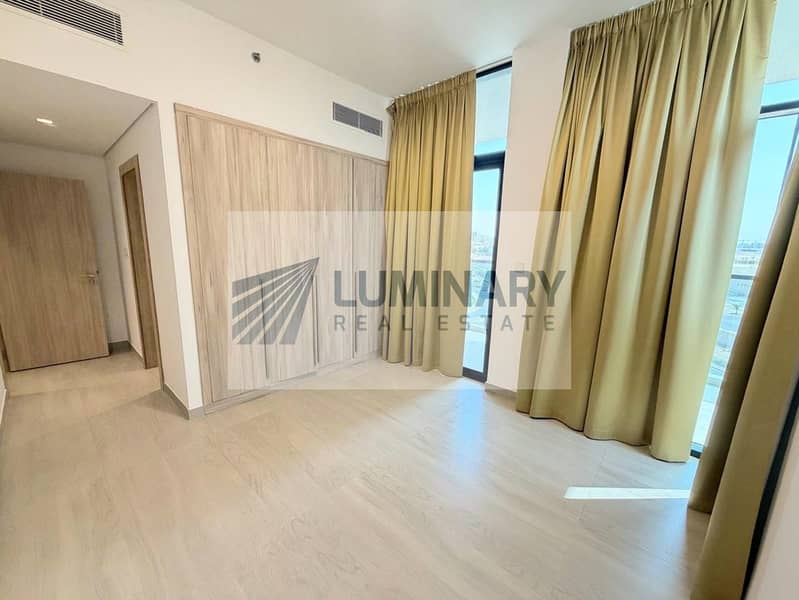 6 72ede7bd-3e18-4d28-a560-c722f0e935c6. jpg