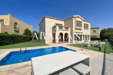 4 Bedroom Villa for Sale in Jumeirah Islands, Dubai - Entertainment Foyer | VOT | Renovation Opportunity 4 Bedroom Villa for Sale in Jumeirah Islands, Dubai - Entertainment Foyer | VOT | Renovation Opportunity