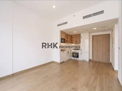 1 Camera Appartamento in affitto a Town Square, Dubai - Open plan living room and kitchen, Town Square Dubai 1 bed apartment rental