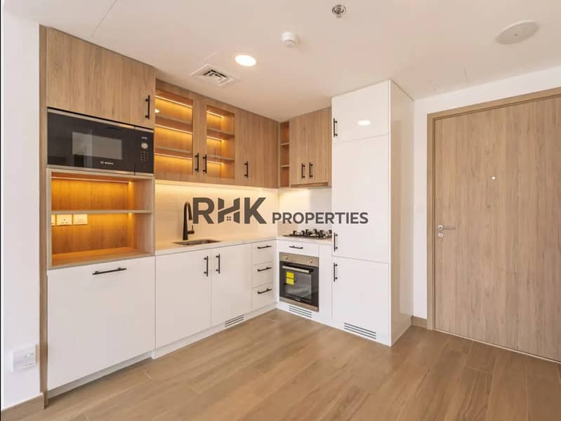 2 Fitted kitchen in 1 bedroom apartment for rent in Town Square Dubai